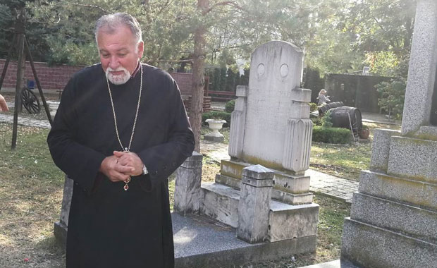 Овде почивају јунаци: Свеће српским ратницима у Скопљу сад други пале